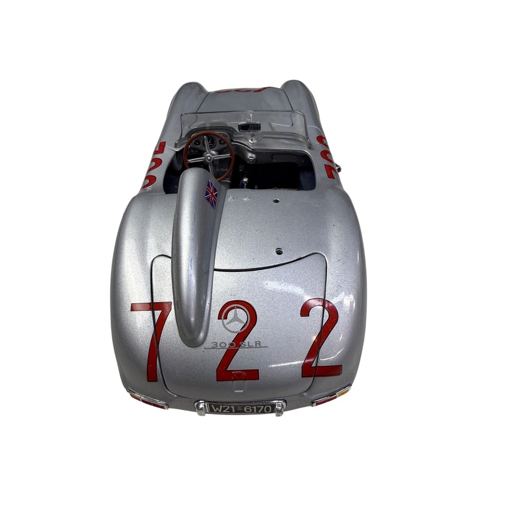Maisto Mercedes-Benz 300 SLR #722 Stirling Moss 1:18 Diecast Model Silver Car - Picture 4 of 11